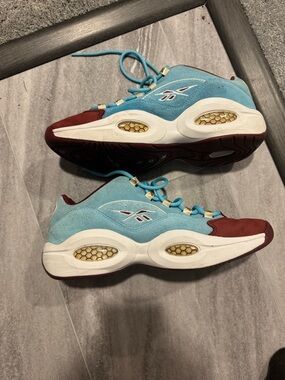 Reebok question low mid Phillies size 11